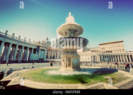 Brunnen auf St. Peter#39;s Platz in Vatikanstadt. Vintage Stockfoto