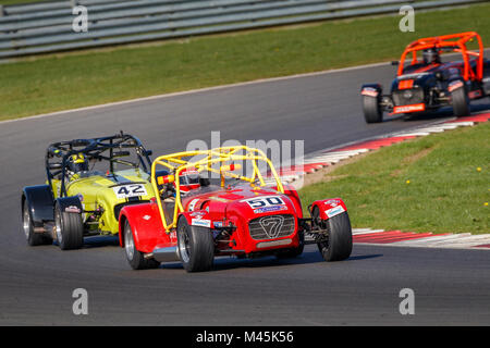 2002 Caterham C400 mit Treiber Bill Addison während der cscc Gold Kunst herrliche Sevens Rennen in Snetterton Stromkreis Motor, Norfolk, Großbritannien. Stockfoto