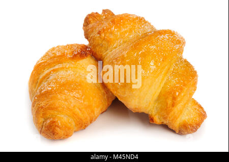 Frische Croissant auf weißem Hintergrund Stockfoto