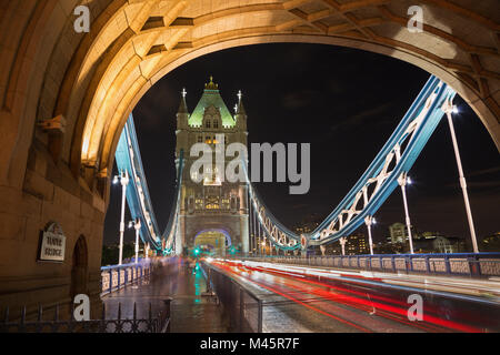 London - Der Turm Braut in der Nacht. Stockfoto