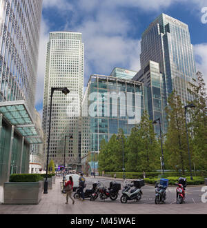 LONDON, Großbritannien - 19 September, 2017: Die Reuters Plaza Square und Canary Wharf Tower. Stockfoto