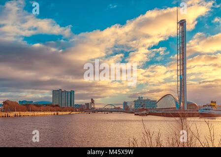 GLASGOW, Schottland - Januar 17, 2018: ein stadtbild Blick von Glasgow aus entlang des Flusses Clyde. Stockfoto