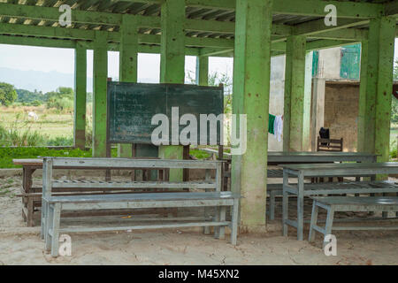 Schule Haus in einer kleinen Stadt außerhalb von Burma Bagan Myanmar Stockfoto