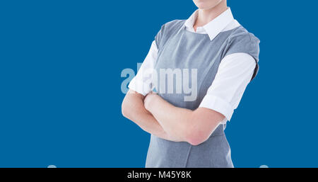 Zusammengesetztes Bild Porträt von Ernst Geschäftsfrau stehend Arme gekreuzt Stockfoto