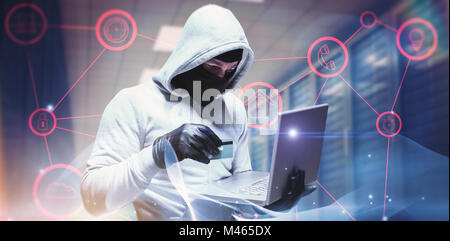 Zusammengesetztes Bild der Hacker mit Laptop, Identität zu stehlen Stockfoto