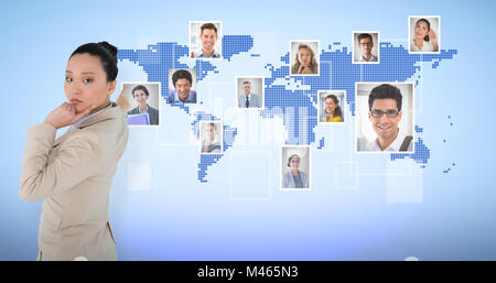 Zusammengesetztes Bild des nachdenklichen asiatische Geschäftsfrau zeigt Stockfoto