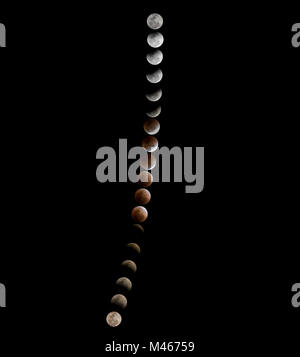 Blut Mond in der Mondfinsternis und auch ein Blue Moon und super Mond auf schwarzem Hintergrund, Super blaues Blut Mond, Mondfinsternis und Trail Stockfoto