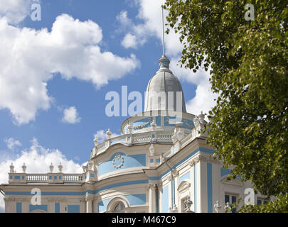 Wasserrutsche-Pavillon. Oranienbaum (Lomonosov). Oberen Park. Stockfoto