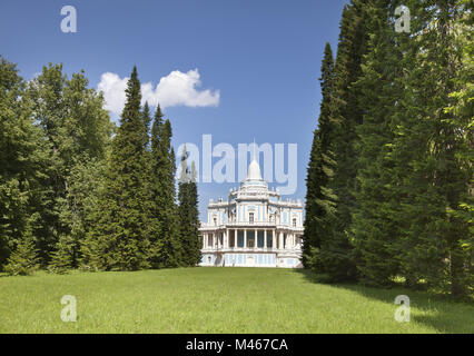 Wasserrutsche-Pavillon. Oranienbaum (Lomonosov). Oberen Park. Stockfoto