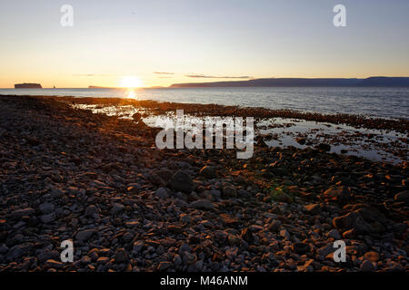 Drangey ist eine unbewohnte Insel, günstiges, sterben in der Mitte des Fjordes Skagafjörður Novalja ist. Stockfoto