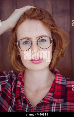 schöne Hipster Frau starrte in die Kamera Stockfoto