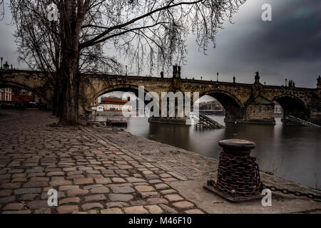 Winter Blick von Kampa auf der Karlsbrücke in Prag, Tschechische Republik Stockfoto