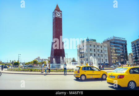 Clock Tower (Big Ben clock) und Brunnen auf dem zentralen Platz in der Innenstadt. Tunis, Tunesien, Nordafrika Stockfoto