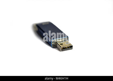 USB-Flash-Laufwerk auf weißem Hintergrund Stockfoto