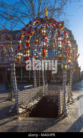 Paris, France-February 10, 2018: Die u-bahn Eintrag Palais Royal, Zeile 7, Paris, Frankreich Stockfoto