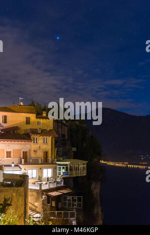 Pieve bei Nacht Europa, Lombardei, Brescia, Pieve, Tremosine Stockfoto