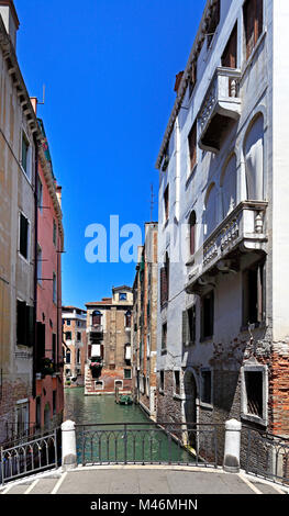 Venedig, Venetien/Italien - 2011/12/05: Stadtzentrum Venedig - Kanäle und Wohnhäusern der Stadtteil San Marco Stockfoto