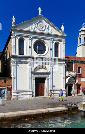 Venedig, Venetien/Italien - 2011/12/05: Stadtzentrum Venedig, Santa Maria della Visitazione Kirche - von der Fondamenta Zattere Ai Gesuati Stockfoto