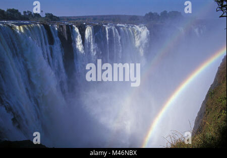 Simbabwe. In der Nähe von Victoria Falls. Die Victoria Falls. Regenbogen. Unesco-Weltkulturerbe. Stockfoto