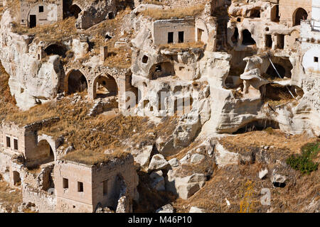 Verlassene alte Häuser und Höhlenwohnungen in Kappadokien, Türkei. Stockfoto