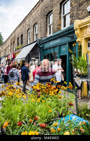 Hackney, East London, Großbritannien - 6 August 2017: Columbia Road Blumenmarkt. Stockfoto