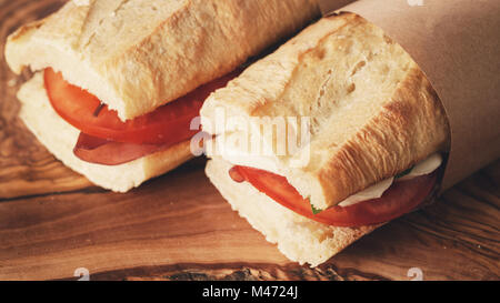 zwei hausgemachte italienische Sandwiches mit Bresaola und mozzarella Stockfoto