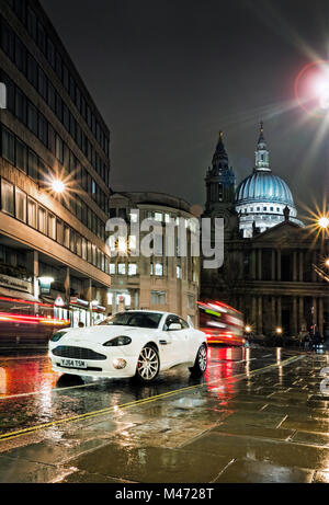 2004 Aston Martin Vanquish in der Stadt London, Großbritannien Stockfoto