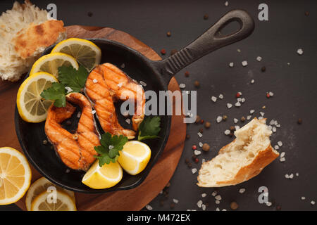 Gebratene oder gegrillte Fisch Stockfoto