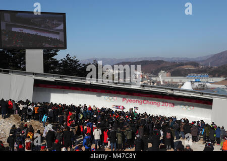 Pyeongchang, Südkorea. 15 Feb, 2018. Allgemeine Ansicht Skeleton: Männer Skelett Wärme bei Olympischen Sliding Center während der PyeongChang 2018 Olympic Winter Games in Pyeongchang, Südkorea. Credit: YUTAKA/LBA/Alamy leben Nachrichten Stockfoto