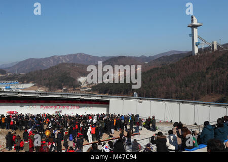 Pyeongchang, Südkorea. 15 Feb, 2018. Allgemeine Ansicht Skeleton: Männer Skelett Wärme bei Olympischen Sliding Center während der PyeongChang 2018 Olympic Winter Games in Pyeongchang, Südkorea. Credit: YUTAKA/LBA/Alamy leben Nachrichten Stockfoto