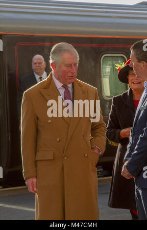 Durham, Großbritannien. 15 Feb, 2018. Seine Königliche Hoheit der Prinz von Wales kommt an Durham Bahnhof bei einem Besuch der Stadt Credit: Vivien Kent/Alamy leben Nachrichten Stockfoto