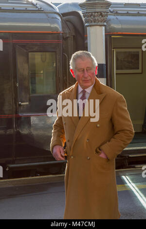 Durham, Großbritannien. 15 Feb, 2018. Seine Königliche Hoheit der Prinz von Wales kommt an Durham Bahnhof bei einem Besuch der Stadt Credit: Vivien Kent/Alamy leben Nachrichten Stockfoto