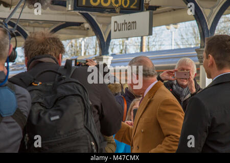 Durham, Großbritannien. 15 Feb, 2018. Seine Königliche Hoheit der Prinz von Wales kommt an Durham Bahnhof bei einem Besuch der Stadt Credit: Vivien Kent/Alamy leben Nachrichten Stockfoto