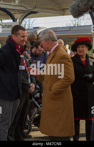 Durham, Großbritannien. 15 Feb, 2018. Seine Königliche Hoheit der Prinz von Wales kommt an Durham Bahnhof bei einem Besuch der Stadt Credit: Vivien Kent/Alamy leben Nachrichten Stockfoto