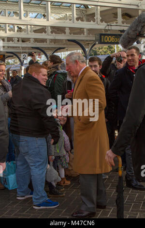 Durham, Großbritannien. 15 Feb, 2018. Seine Königliche Hoheit der Prinz von Wales kommt an Durham Bahnhof bei einem Besuch der Stadt Credit: Vivien Kent/Alamy leben Nachrichten Stockfoto