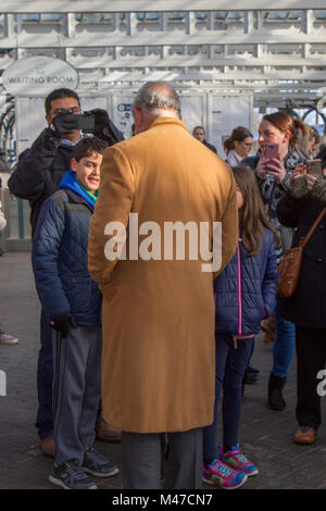 Durham, Großbritannien. 15 Feb, 2018. Seine Königliche Hoheit der Prinz von Wales kommt an Durham Bahnhof bei einem Besuch der Stadt Credit: Vivien Kent/Alamy leben Nachrichten Stockfoto