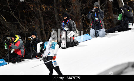 Pyeongchang, Koreas. 15 Feb, 2018. Fotografen sind während der Biathlon Rennen gesehen, 20 KM, Männer, in der 2018 die olympischen Winterspiele in Pyeongchang, Südkorea, 15. Februar 2018. Quelle: Michal Kamaryt/CTK Photo/Alamy leben Nachrichten Stockfoto