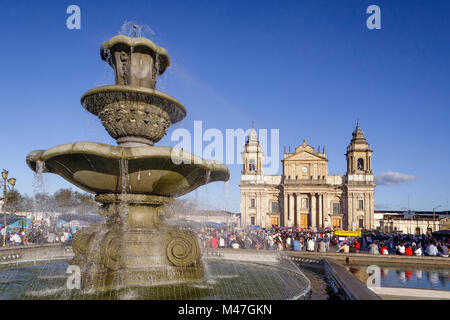 Guatemala Metropolitan Kathedrale mit Brunnen, Guatemala City. Stockfoto