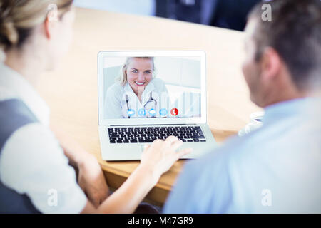 Zusammengesetztes Bild Porträt einer hübschen Krankenschwester Stockfoto