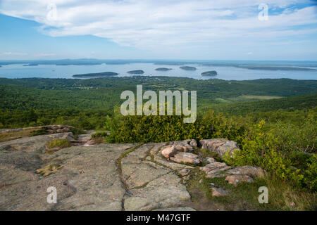 Anzeigen von Bar Harbor und der Franzose Bucht von oben Cadillac Mountain, Acadia National Park, Maine, USA. Stockfoto