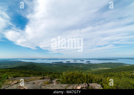 Anzeigen von Bar Harbor und der Franzose Bucht von oben Cadillac Mountain, Acadia National Park, Maine, USA. Stockfoto