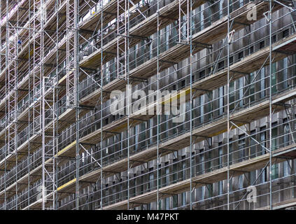 Riesige Gebäude Fassade mit Gerüst, Baustelle Stockfoto