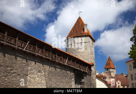 Die mittelalterlichen Türme - Teil der Stadtmauer. Tallinn Stockfoto