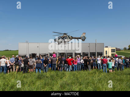 Hubschrauber EC635 mit Sondergruppe Luchs von der Luzerner Polizei Stockfoto