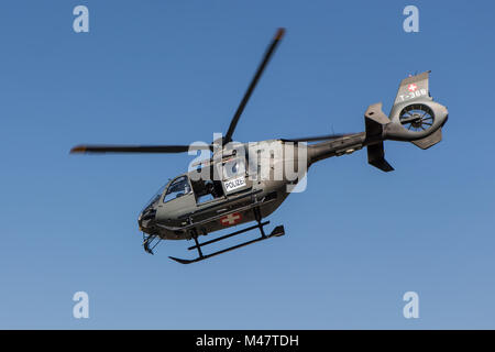 Hubschrauber EC635 mit Sondergruppe Luchs von der Luzerner Polizei Stockfoto