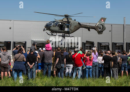 Hubschrauber EC635 mit Sondergruppe Luchs von der Luzerner Polizei Stockfoto