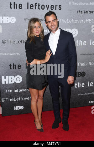 Justin Theroux und Jennifer Aniston besuchen "Die Reste" Premiere an der NYU Skirball Center am 23. Juni 2014 in New York City. Stockfoto