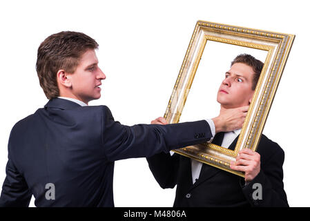 Zwei Zwillinge Geschäftsleute argumentierend mit einander isoliert auf weiss Stockfoto
