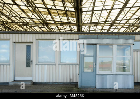 Ehemalige control point und Passkontrolle Ständen von Grenzubergangsstelle Marienborn GUSt auf DDR-Seite der ehemaligen DDR und die Westdeutschen (Grenzu Stockfoto