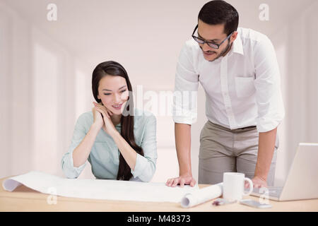 Zusammengesetztes Bild lässig Architektur Teams arbeiten zusammen an der Rezeption Stockfoto